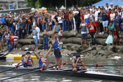 El equipo Ab. Manuel Calle-Astillero también ganó las dos categorías de la regata Guayaquil-Posorja.