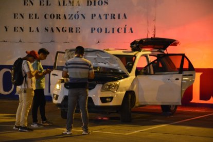 El carro blanco en que andaban los sujetos estaba sin placas.