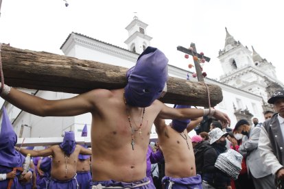 Son cinco generaciones de la familia Inaquisa que se reunieron ayer en la ceremonia religiosa.
