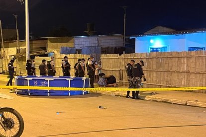 Ronny Morales disfrutaba de la piscina y la música, antes de ser asesinado.