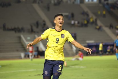 La Tri empató a un gol con Chile y se vio favorecida por la victoria de Brasil sobre Uruguay para acceder a la fase final.