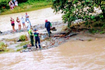 El perro de un pescador dio con el sitio del macabro hallazgo y se alertó a la policía.