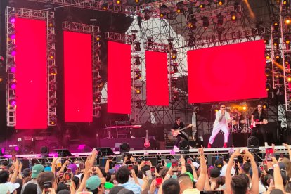 La presencia de Manuel Turizo, Fonseca, Mau y Ricky, Manuel Medrano, entre otros, ha convocado a miles de turistas a la playa El Murciélago.