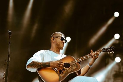 Mnauel Medrano durante su presentación en Manta.