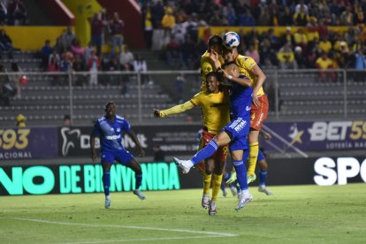 El volante venezolano marcó el primer gol y habilitó para que Jhon Jairo Cifuente marque el segundo tanto ante los eléctricos.