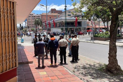 El paquete no contenía material explosivo.