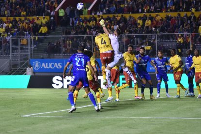 Miguel Rondelli no sabe qué mismo le pasa a su Emelec. Han perdido los últimos 9 puntos.