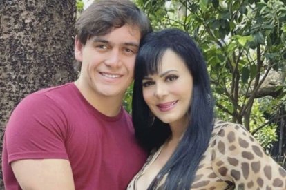 Maribel Guardia junto a su hijo Julián Figueroa, quien apareció muerto en su casa.