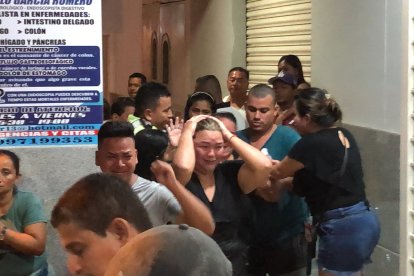 Familiares de los occisos lloraron tras recibir la triste noticia.