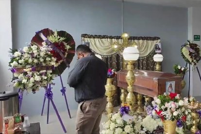 El velatorio de Yuliana Macías, sobrina de Paulina Rueda, fue realizado pocas horas después del retiro de su cadáver de la morgue.