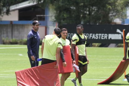 Alexander Alvarado (c) es una de la armas ofensivas de los albos. Lleva tres goles en el torneo nacional.