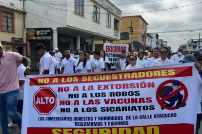 La manifestación pacífica inició en las calles Machala y Ayacucho, en el centro.