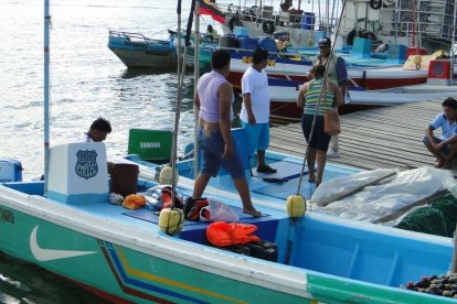 Pocas personas trabajaron la mañana de este miércoles en el puerto pesquero.
