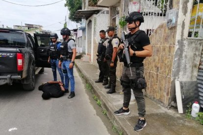 Policías detuvieron al sospechoso de extorsión.