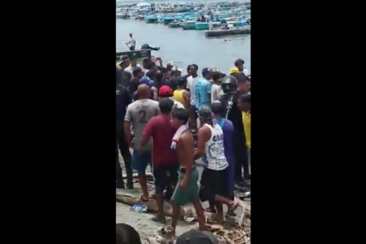 En redes sociales, ciudadanos denunciaron el hecho que habría dejado dos pescadores asesinados.