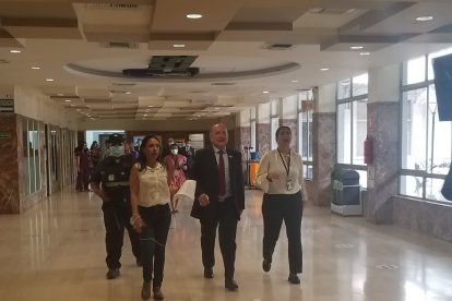 El capitán de navío Mac Mera Cárdenas es el nuevo gerente de la entidad. Antes ocupó ese cargo en el Hospital Naval.