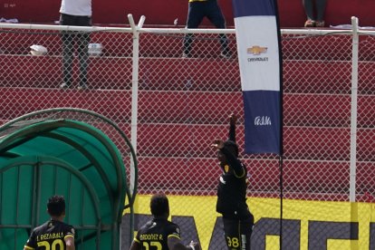 Toda la alegría de los auquita y su goleador Jhon Cifuente por los aires, volvieron a ganar, ahora Técnico Universitario se quedó sin puntos.