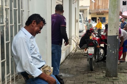 Los parientes de las víctimas fueron hasta la morgue para reconocer a sus seres queridos. El drama no se hizo esperar.