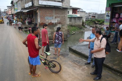 Lugareños intentaron rescatarlo.