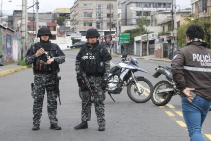 La zona se acordonó para precautelar a los transeúntes y vecinos.