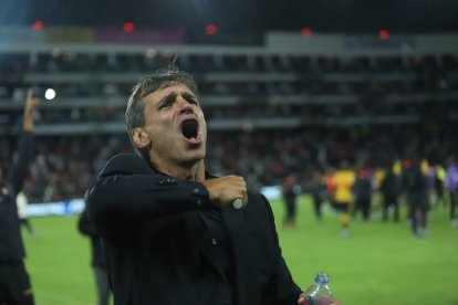 Fabián Bustos volvió a hacer historia con Barcelona.