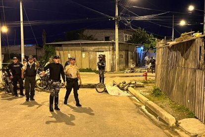 En el piso quedó el cadáver de un joven, quien no portaba documentos personales.