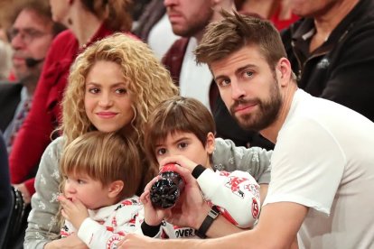 Shakira y Gerard Piqué junto a sus hijos Milan y Sasha cuando aún eran pareja.