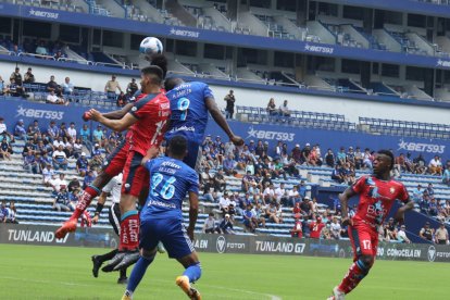 El Bombillo no puede frente a El Nacional y encarriló su cuarta derrota consecutiva.
