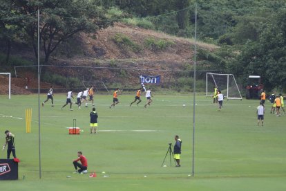 Los jugadores de Barcelona se mostraron felizotes en la práctica del lunes 17 de abril de 2023. El triunfo ante Liga de Quito los motivó.