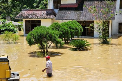 Esmeraldas es una de las poblaciones golpeada por las lluvias, que provocó la crecida de ríos e inundaciones.