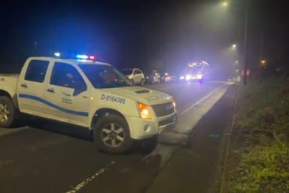 La noche del lunes 17 un hombre murió y otro resultó herido por el ataque de sicarios a 300 metros del Comando de Policía.