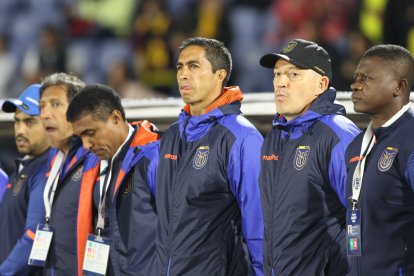 Ángel Fernández (i), Cristian Mora (c) y Augusto Porozo (d) forman parte del cuerpo técnico de la selección sub-17.