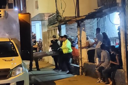 Desconocido entró a casa de una cumpleañera y le disparó al hijo.