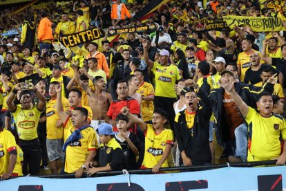 La hinchada canaria gritó los goles de Barcelona.