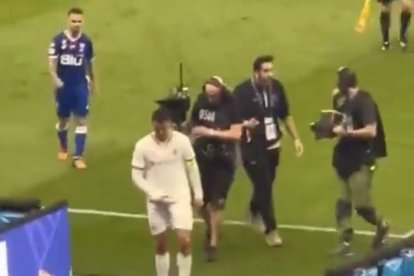 Cristiano Ronaldo hizo un polémico gesto a los hinchas.