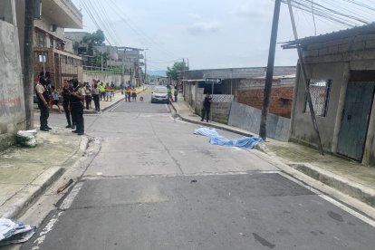 Las víctimas quedaron tiradas en la calzada.