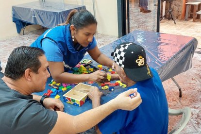 Hay dos centros en los que se atiende a personas que reciben el beneficio de la alianza público-privada.