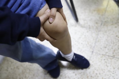 Las mujeres que juegan fútbol son más susceptibles a  rotura del ligamento cruzado anterior.