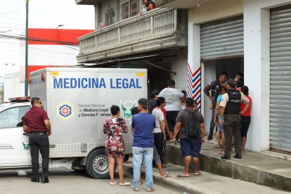 Los cadáveres fueron llevados hasta el laboratorio de criminalística