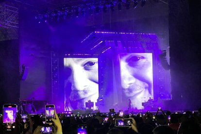 Miles de fanáticos asistieron al estadio Alberto Spencer para corear las canciones del artista español