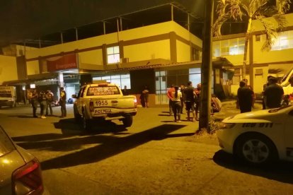 El joven fue llevado al hospital donde solo se comprobó su deceso.