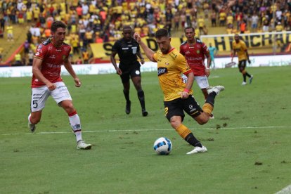 Barcelona cae de local, al final del primer tiempo.