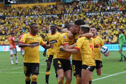 Barcelona volvió a ganar y la hinchada sueña en la estrella 17.