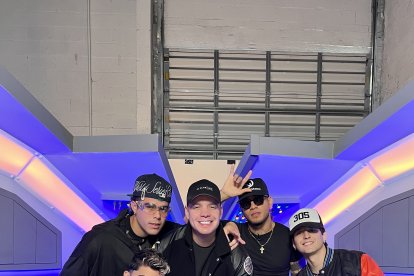 Marko con los integrantes del grupo juvenil más popular de los últimos años