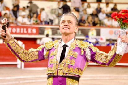A Guillermo Albán le fue bien en la plaza de toros de Aguascalientes, a pesar de que vivió momentos fuertes.