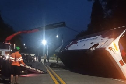 El accidente se registró en la vía que conecta a los cantones El Carmen y Flavio Alfaro.