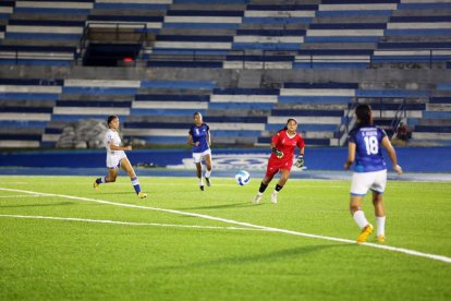 El 27 de abril se inauguró la cancha del estadio Modelo Alberto Spencer de Guayaquil.