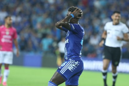 Edgar Lastra fue titular en la derrota que Emelec sufrió ante Independiente del Valle.