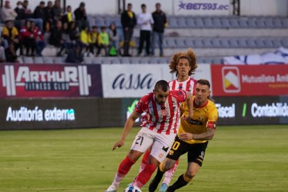 Barcelona le quitó un punto a Técnico Universitario.