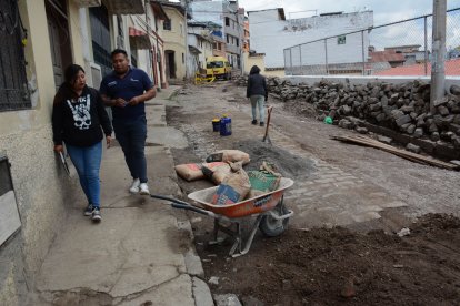 El paso por la calle Río Verde es limitado, por los trabajos.